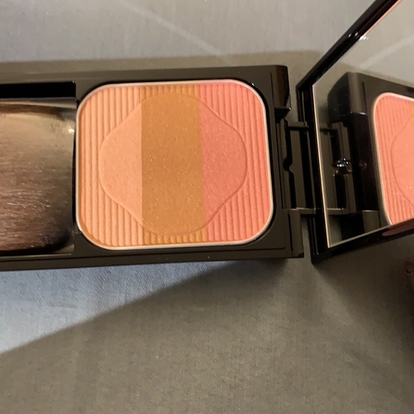 New in box Shiseido face color enhancing trio RD1 or OR1 - Picture 4 of 5